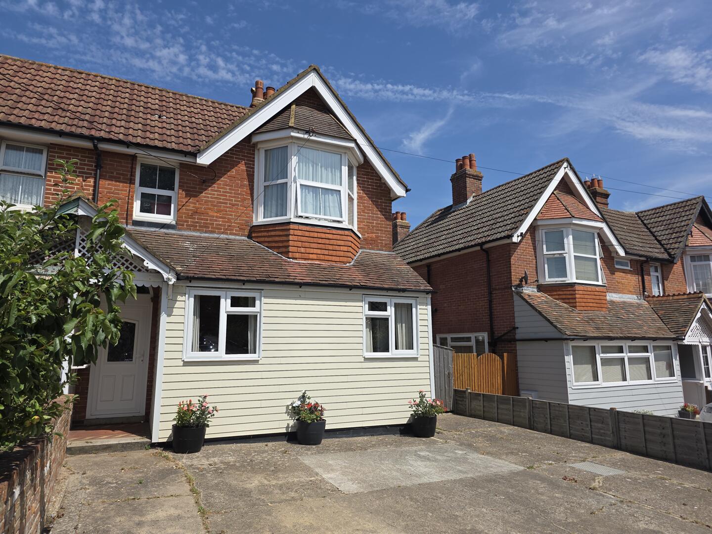 4 bed property in The Avenue, Totland Bay